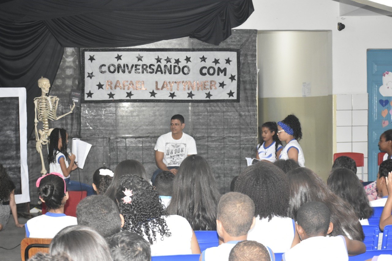 Camacã: Projeto “Encontro com Escritor” recebe alunos do GE Presidente Médici
